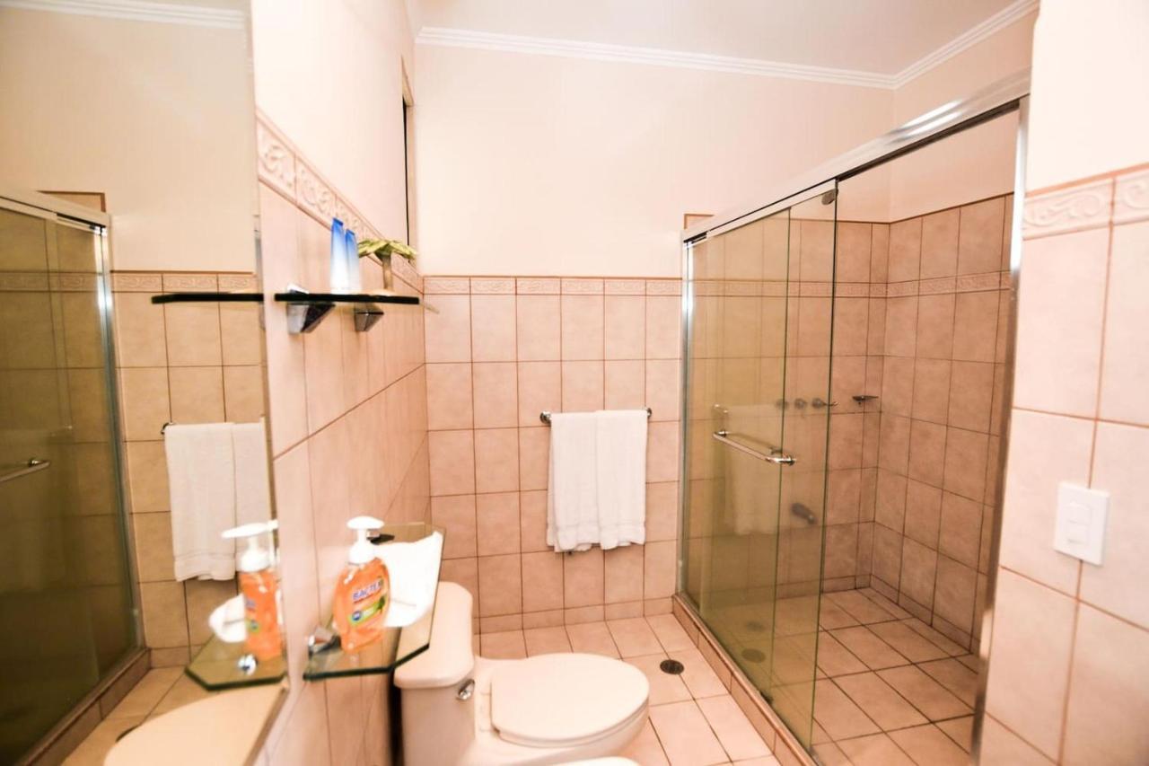 Exquisitely Decorated 5Th-Floor Aerie With Views Of Two Bays In Flamingo Playa Flamingo Exterior foto