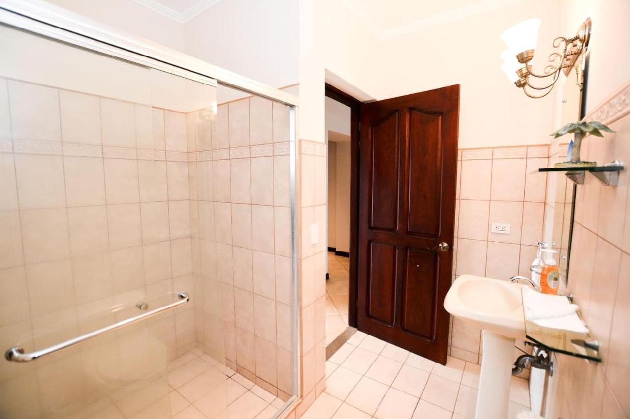 Exquisitely Decorated 5Th-Floor Aerie With Views Of Two Bays In Flamingo Playa Flamingo Exterior foto